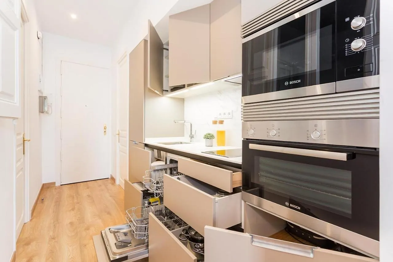 Cozy Apartment close to Passeig de Gracia Barcelona 0*,  España